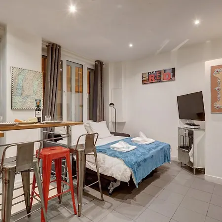 344 Angouleme - Superb In * Paris