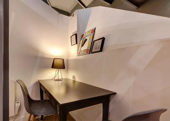 344 Angouleme - Superb In Appartement Parijs