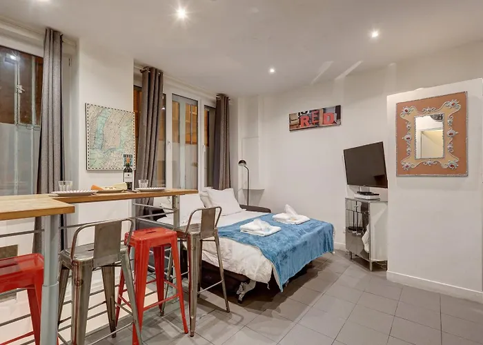 344 Angouleme - Superb In * Parijs